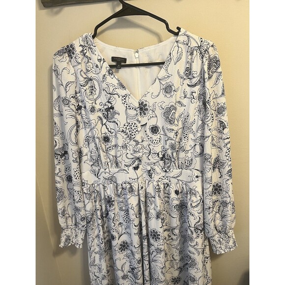 Talbots Women SMOCKED FIT & FLARE DRESS STENCIL FLORAL White And Blue $150 - Picture 2 of 13